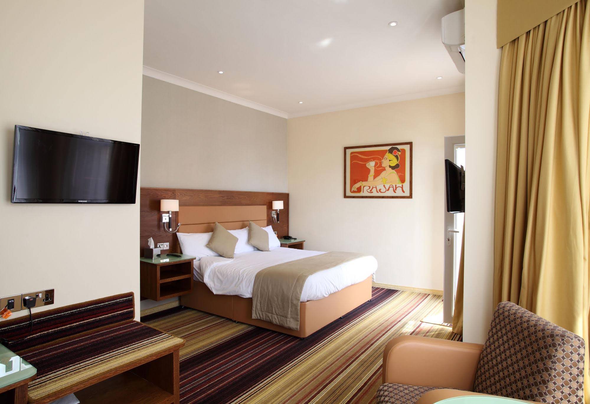 Prom Hotel