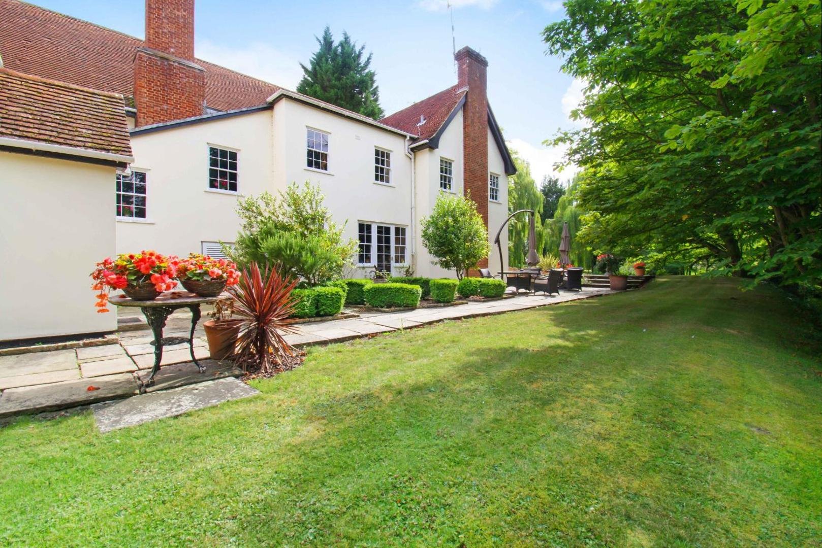 Sturmer Hall - Guest House