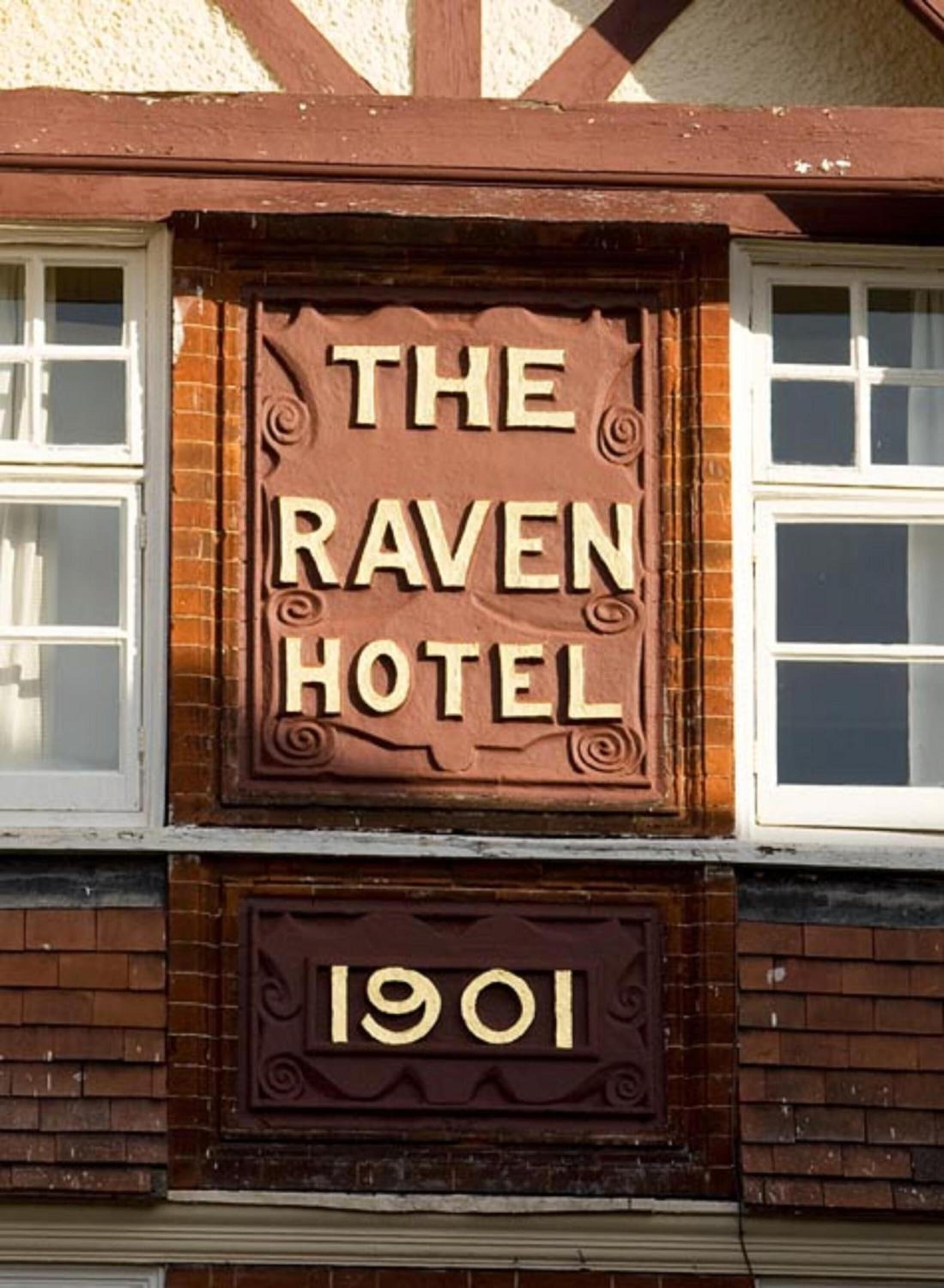 Raven Hotel
