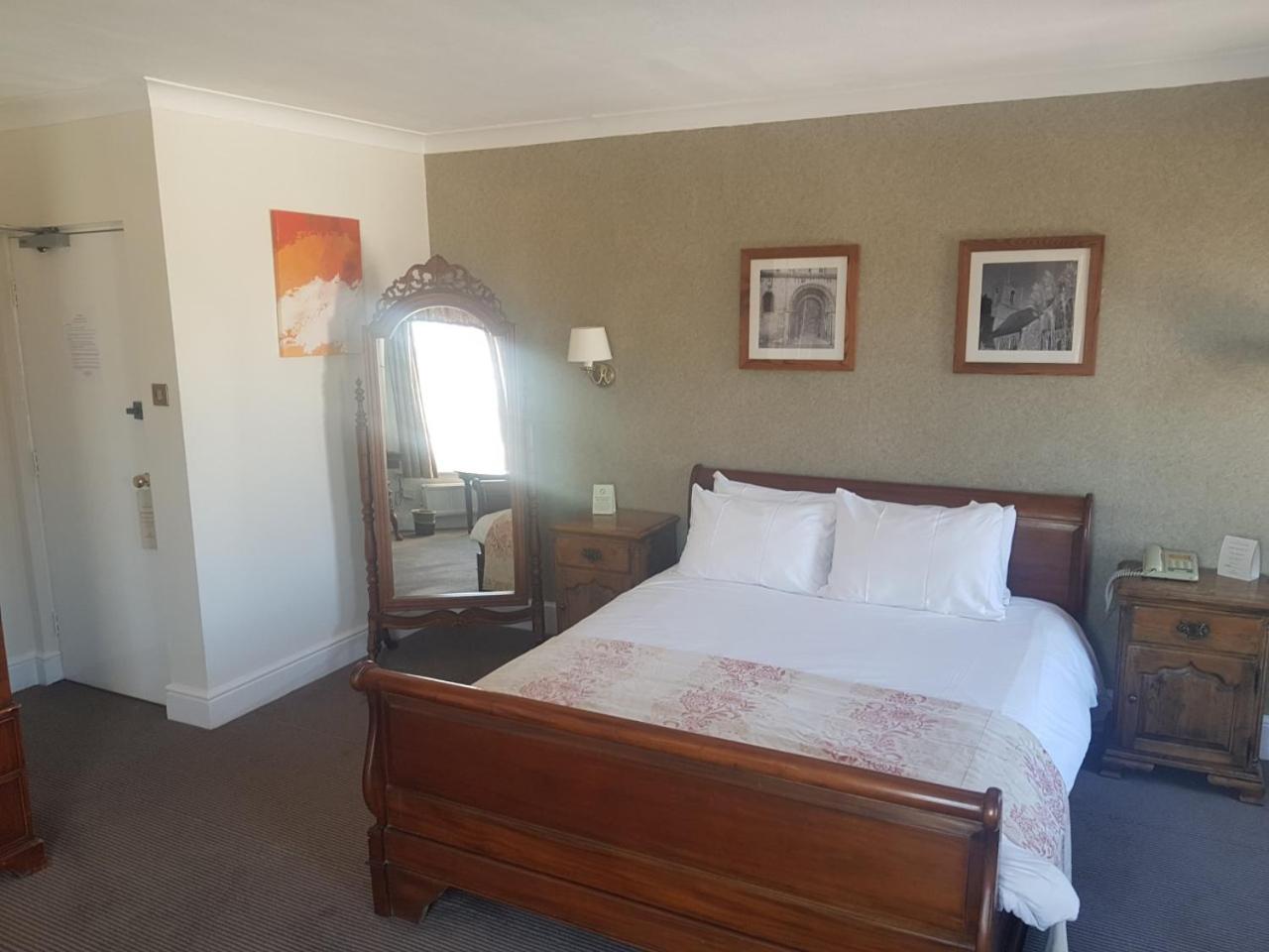 George Hotel