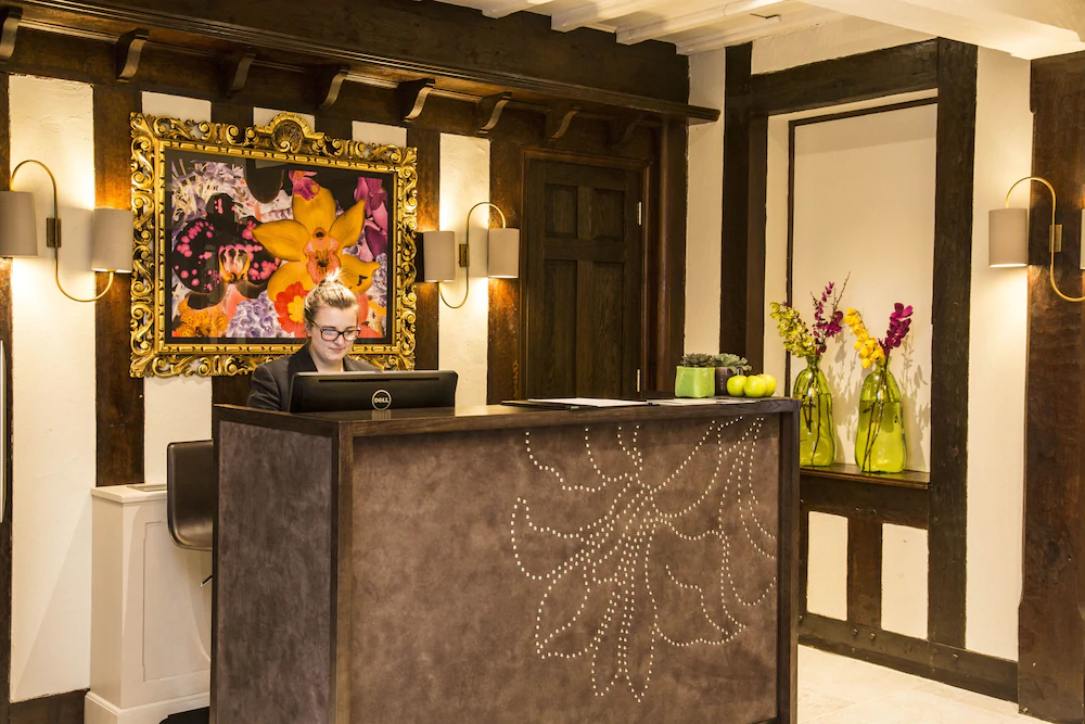 Hogarths Stone Manor Hotel