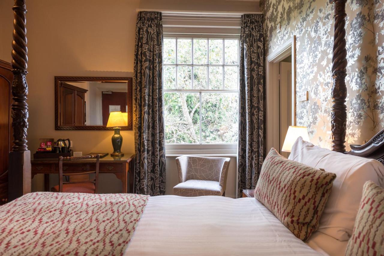 Crown Manor House - New Forest Hotel