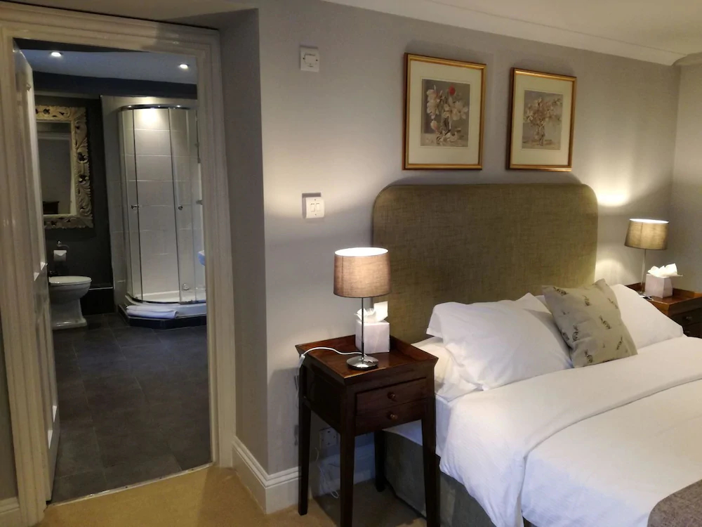 Horse And Groom Inn