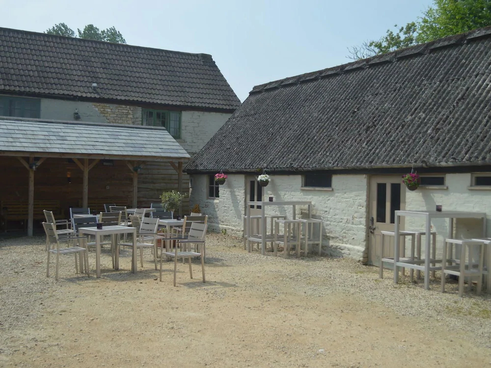 Horse And Groom Inn