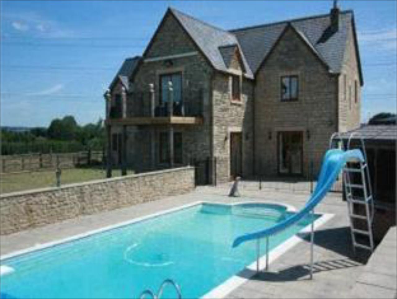 Whaddon Grove House - B&B