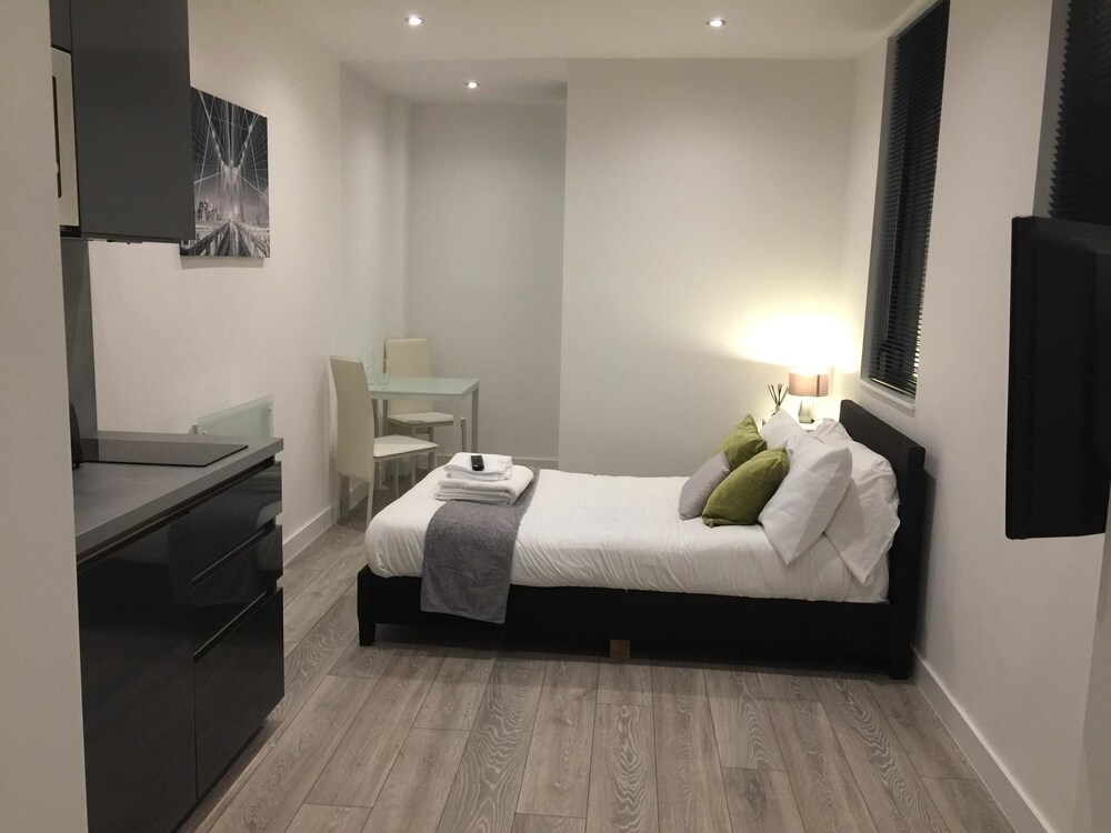 Redbrick Serviced Apartments-Sherwood House