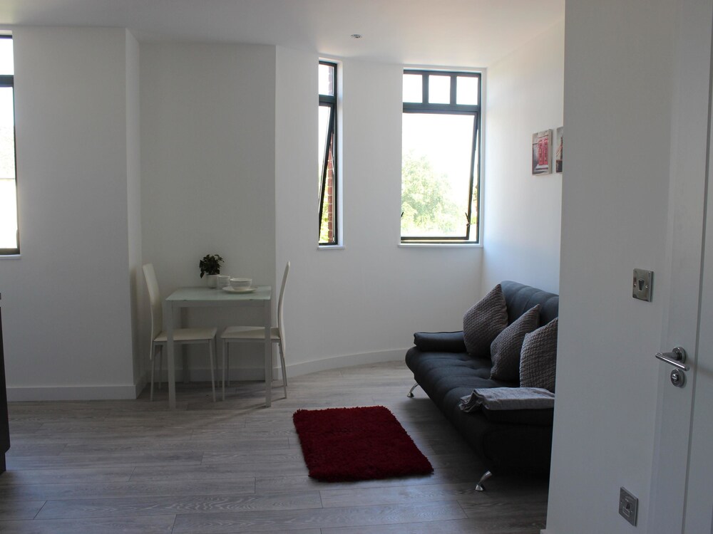 Redbrick Serviced Apartments-Sherwood House