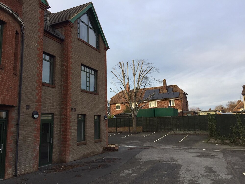 Redbrick Serviced Apartments-Sherwood House