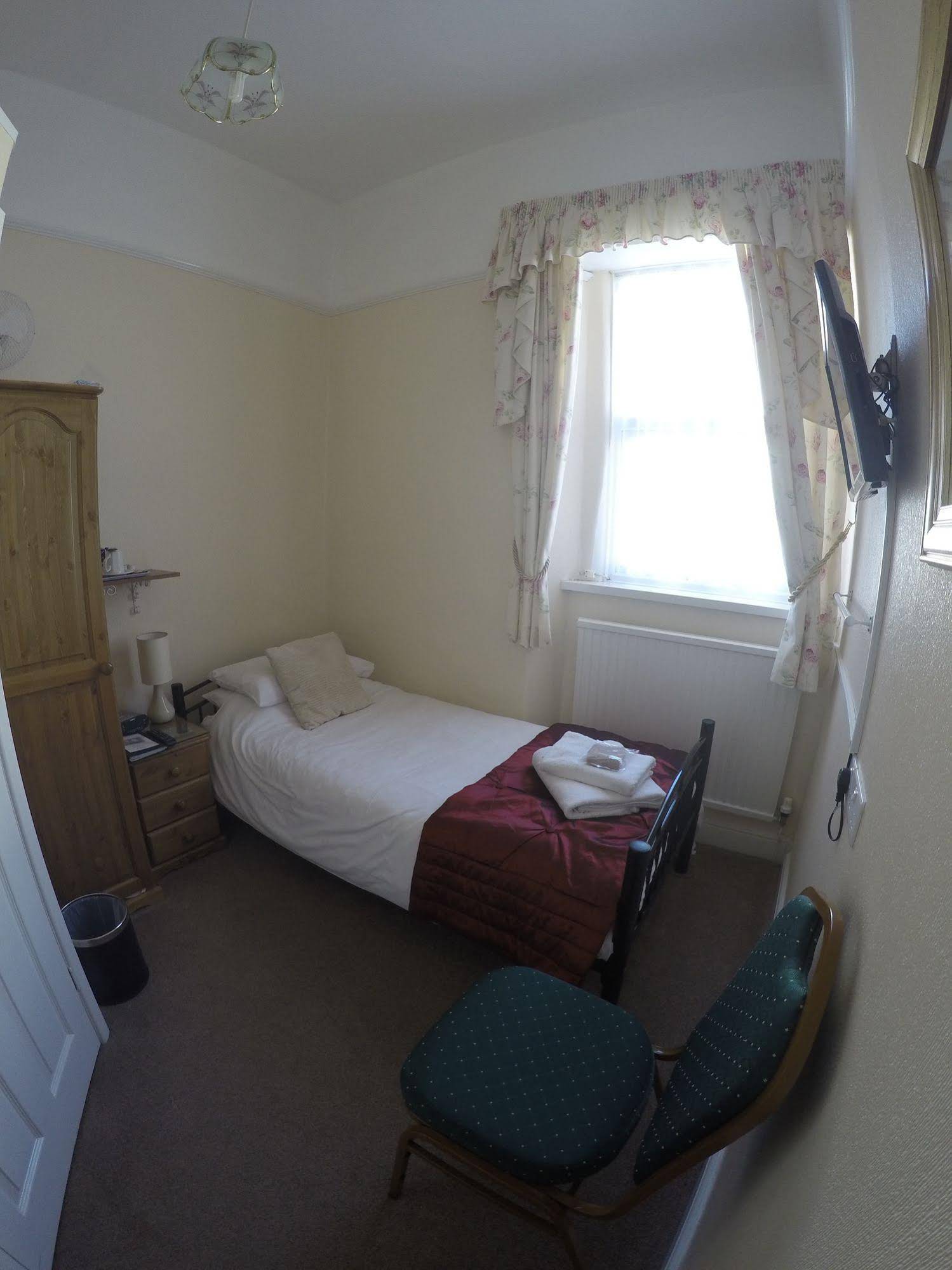 Paignton Court Hotel - Guest house