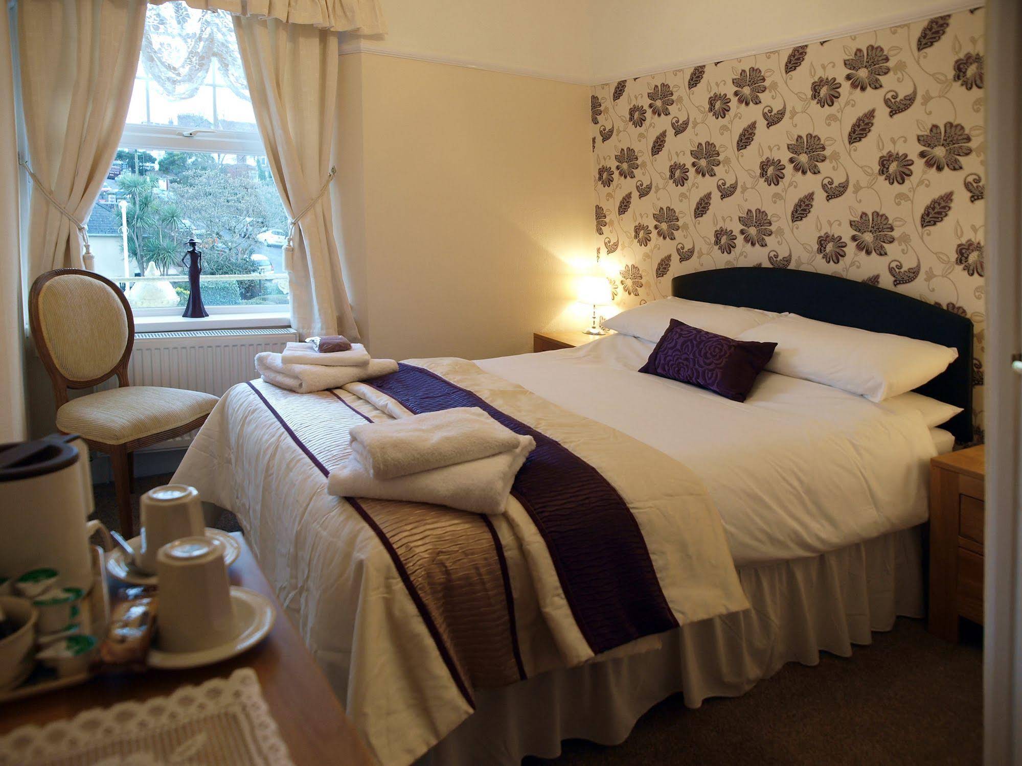 Paignton Court Hotel - Guest house