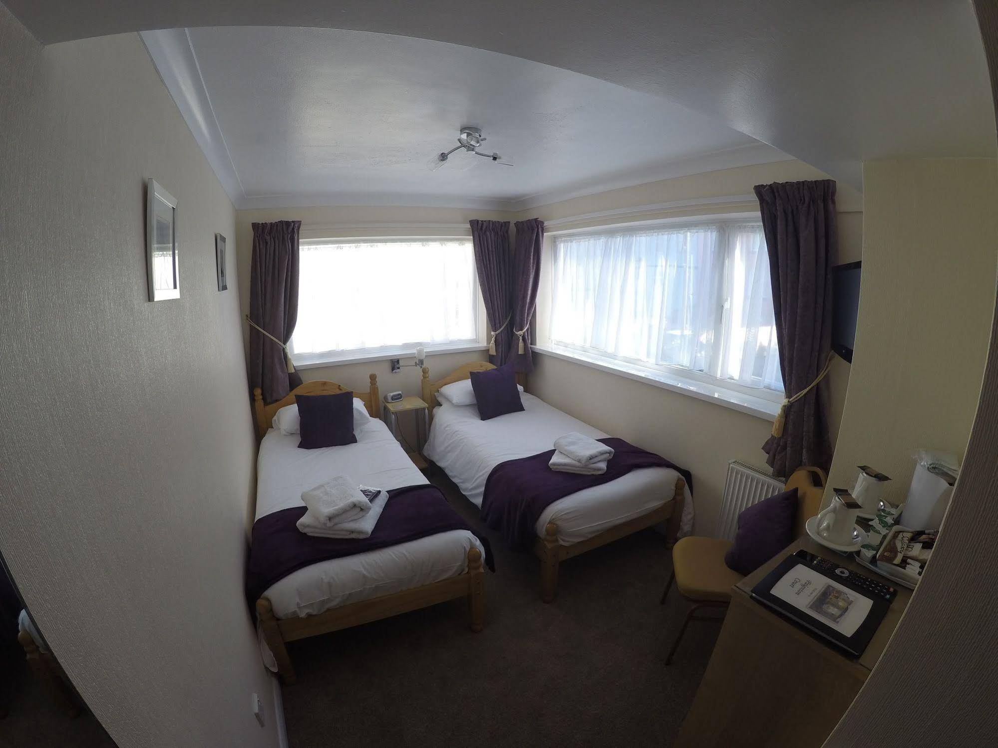 Paignton Court Hotel - Guest house