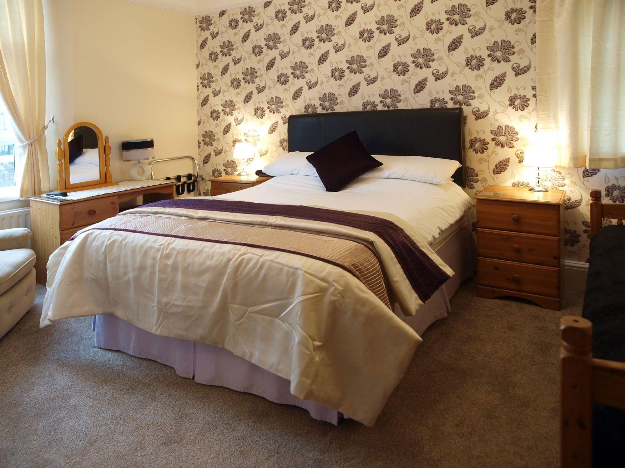 Paignton Court Hotel - Guest house