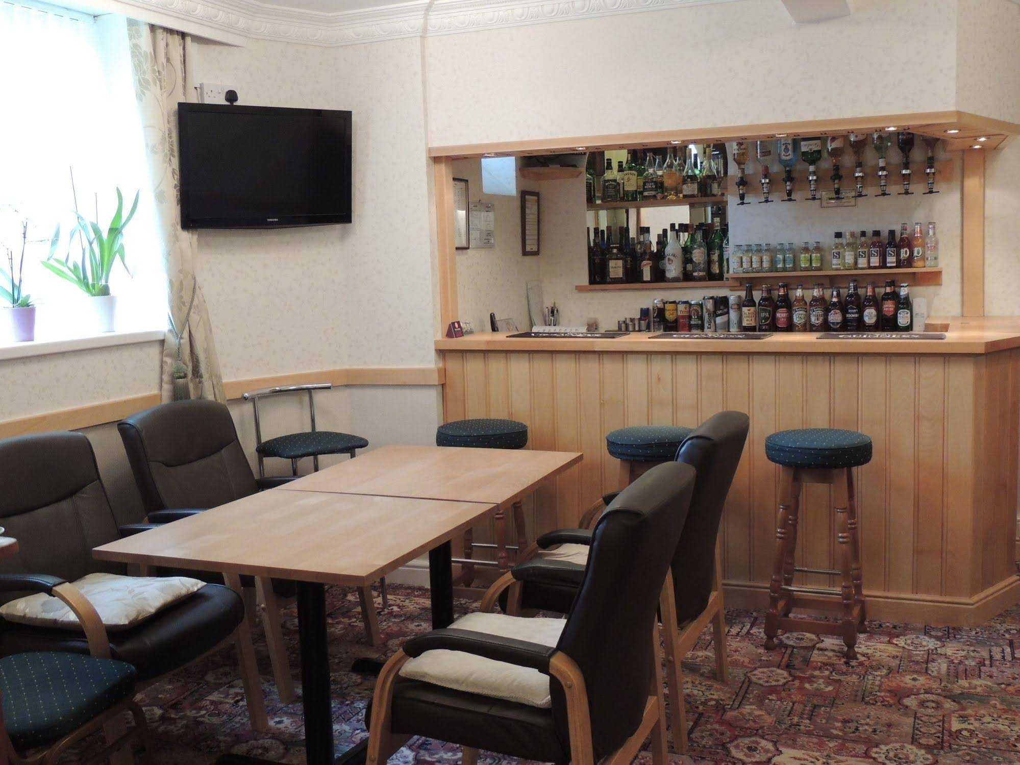 Paignton Court Hotel - Guest house