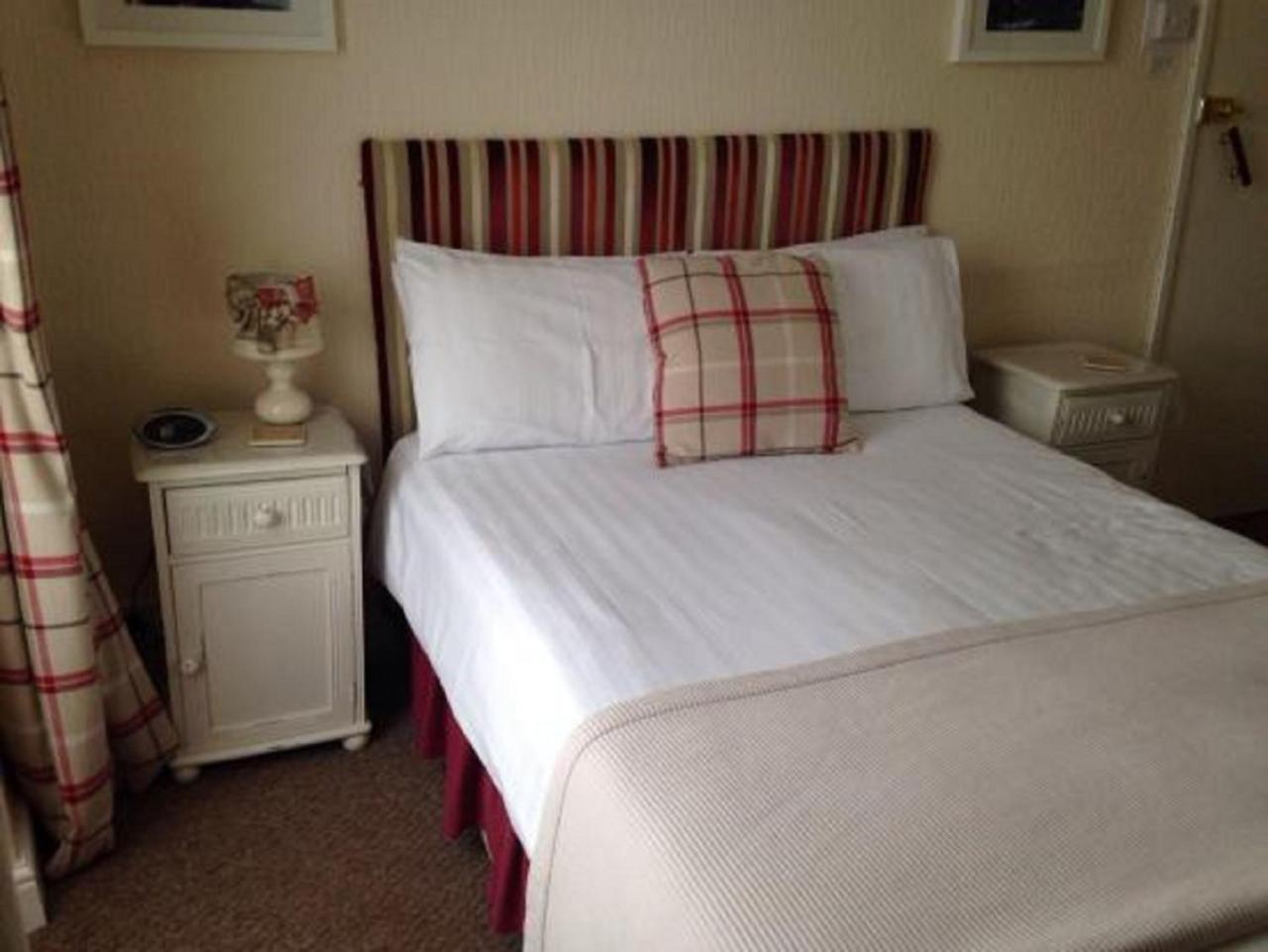 The Caraneal Hotel - Guest house