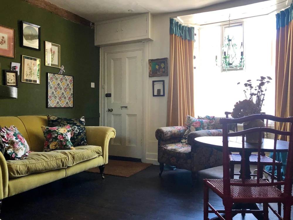 Dot Cottage