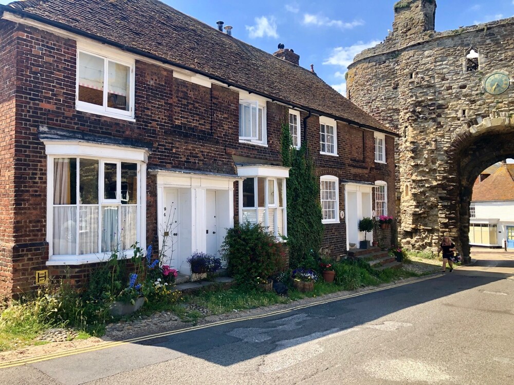Dot Cottage