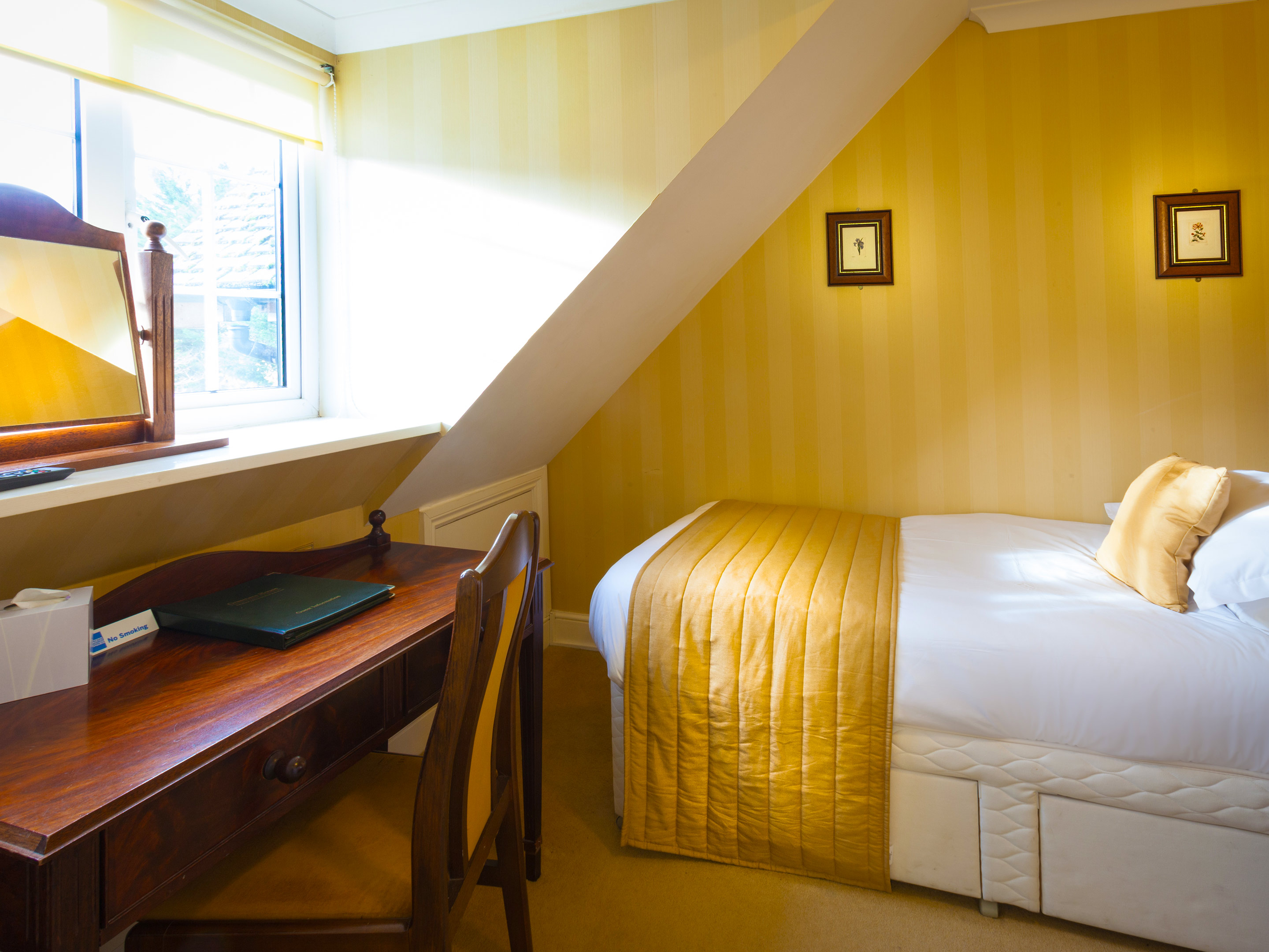 Riverside Contemporary Manor House Hotel