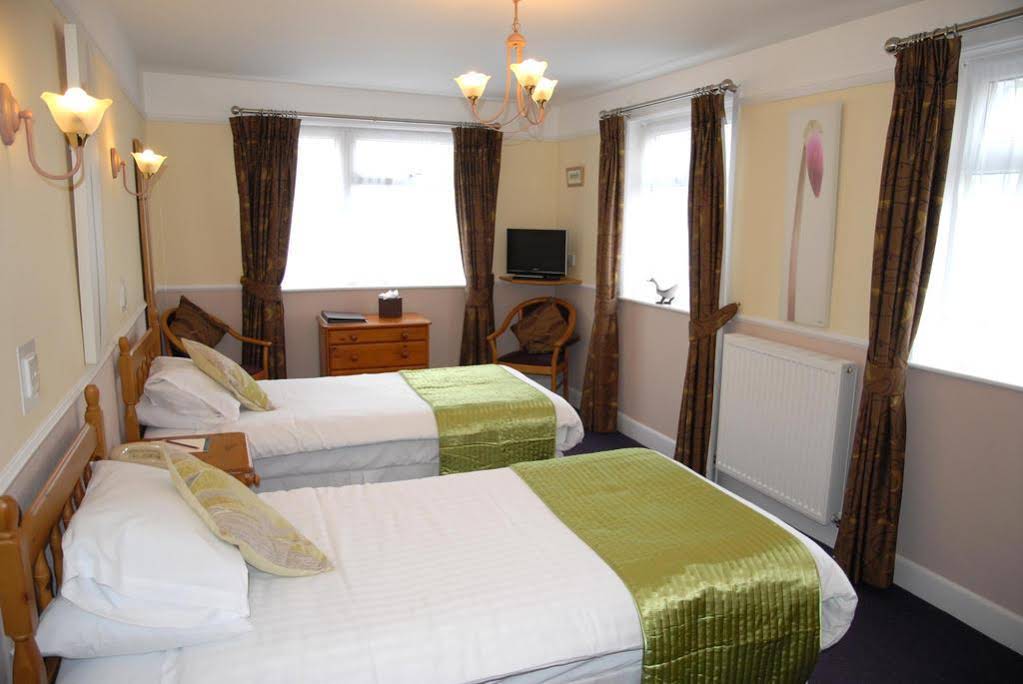 The Kingswood & Devoran Hotel
