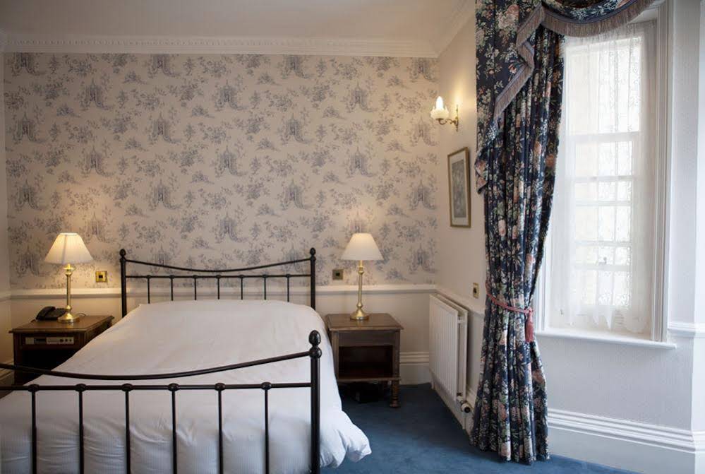 Woodlands Lodge Hotel
