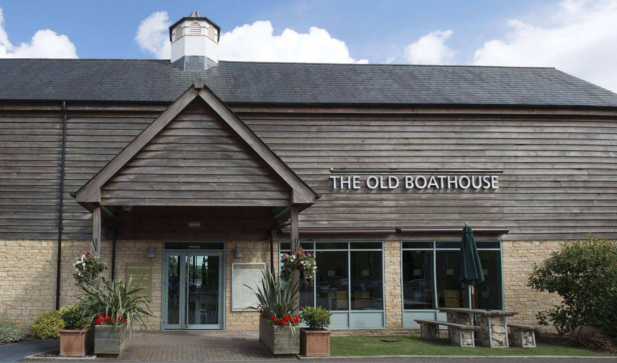 De Vere Cotswold Water Park Apartments