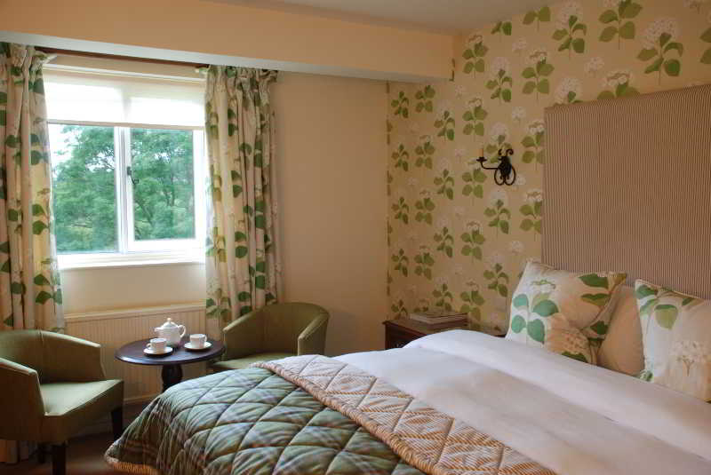 The Bear of Rodborough Hotel