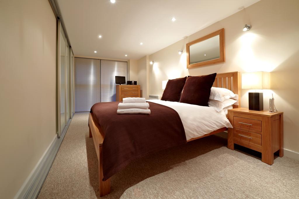 The Paramount Apartments