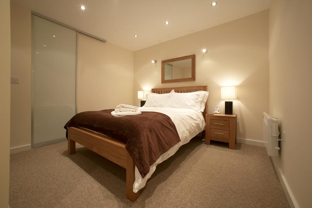 The Paramount Apartments