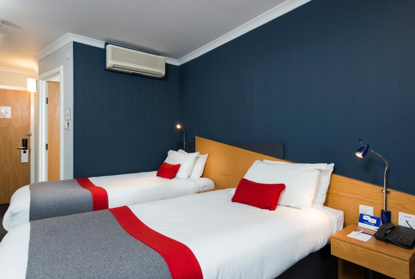 Holiday Inn Express Swindon - West M4, Jct 16