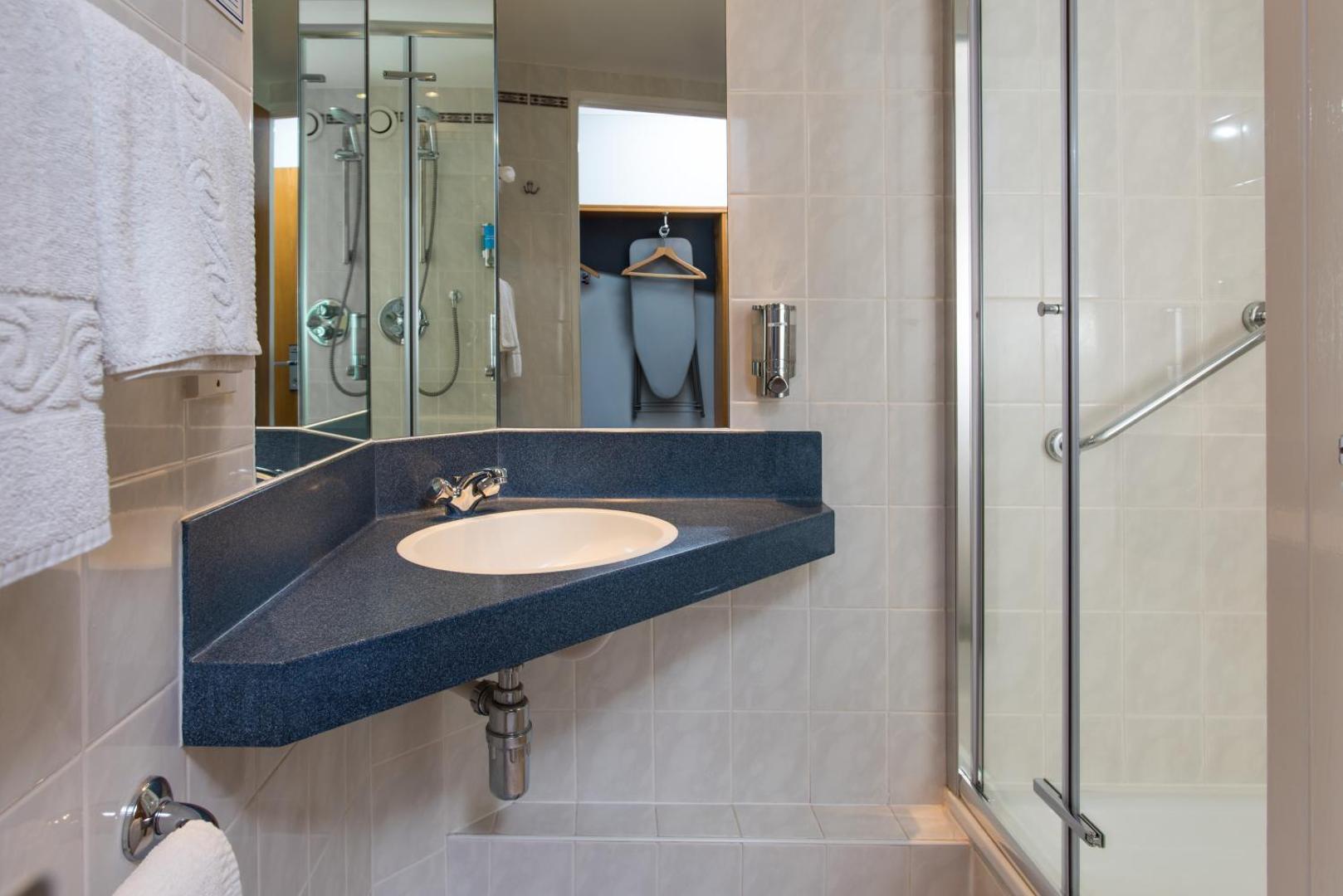 Holiday Inn Express Swindon - West M4, Jct 16