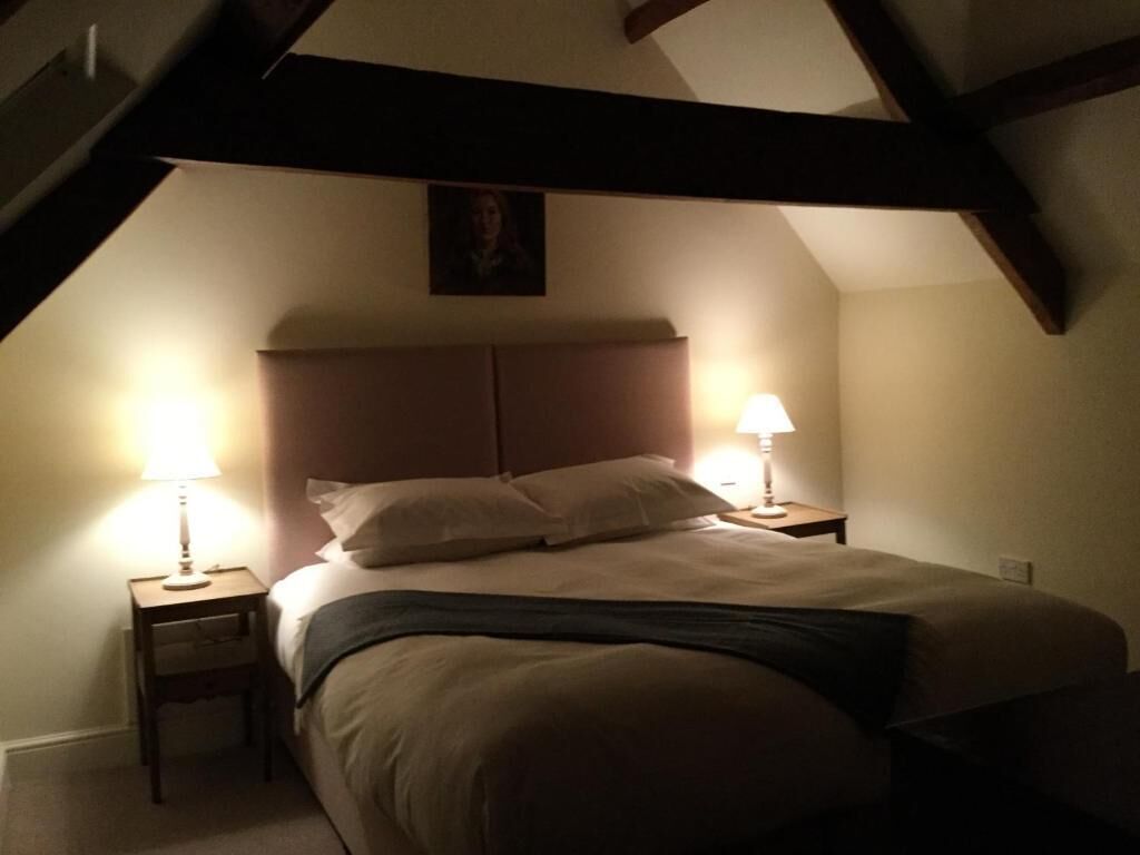 The Cat & Custard Pot Inn