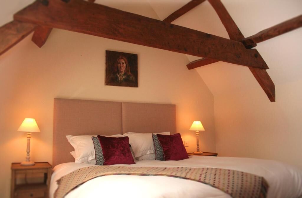 The Cat & Custard Pot Inn