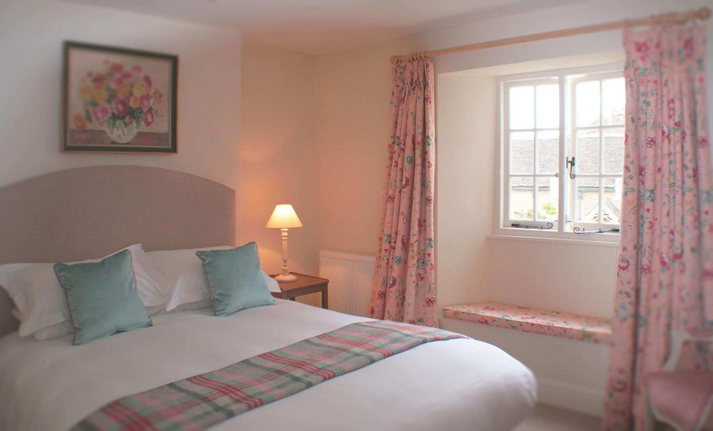 The Cat & Custard Pot Inn