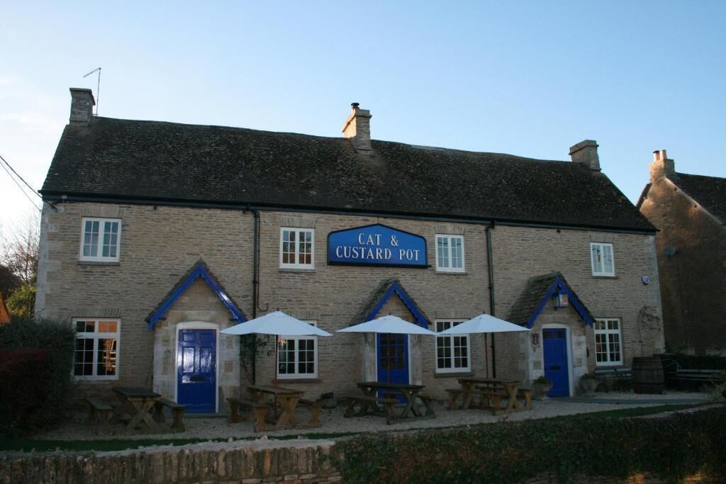 The Cat & Custard Pot Inn