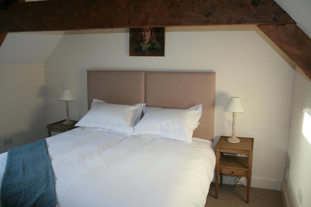 The Cat & Custard Pot Inn