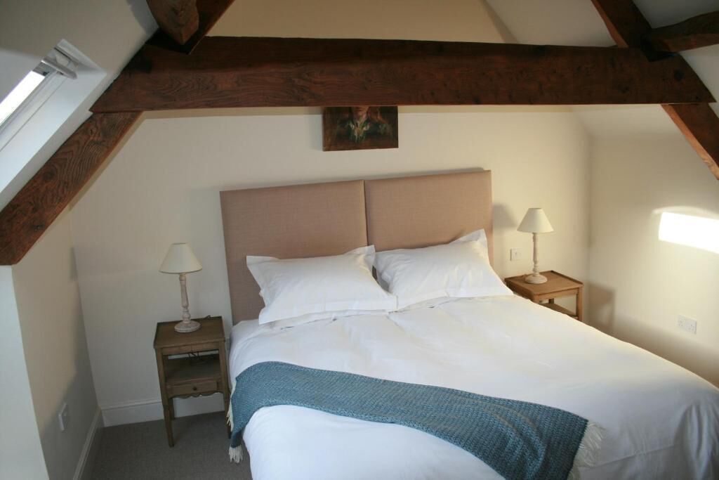 The Cat & Custard Pot Inn
