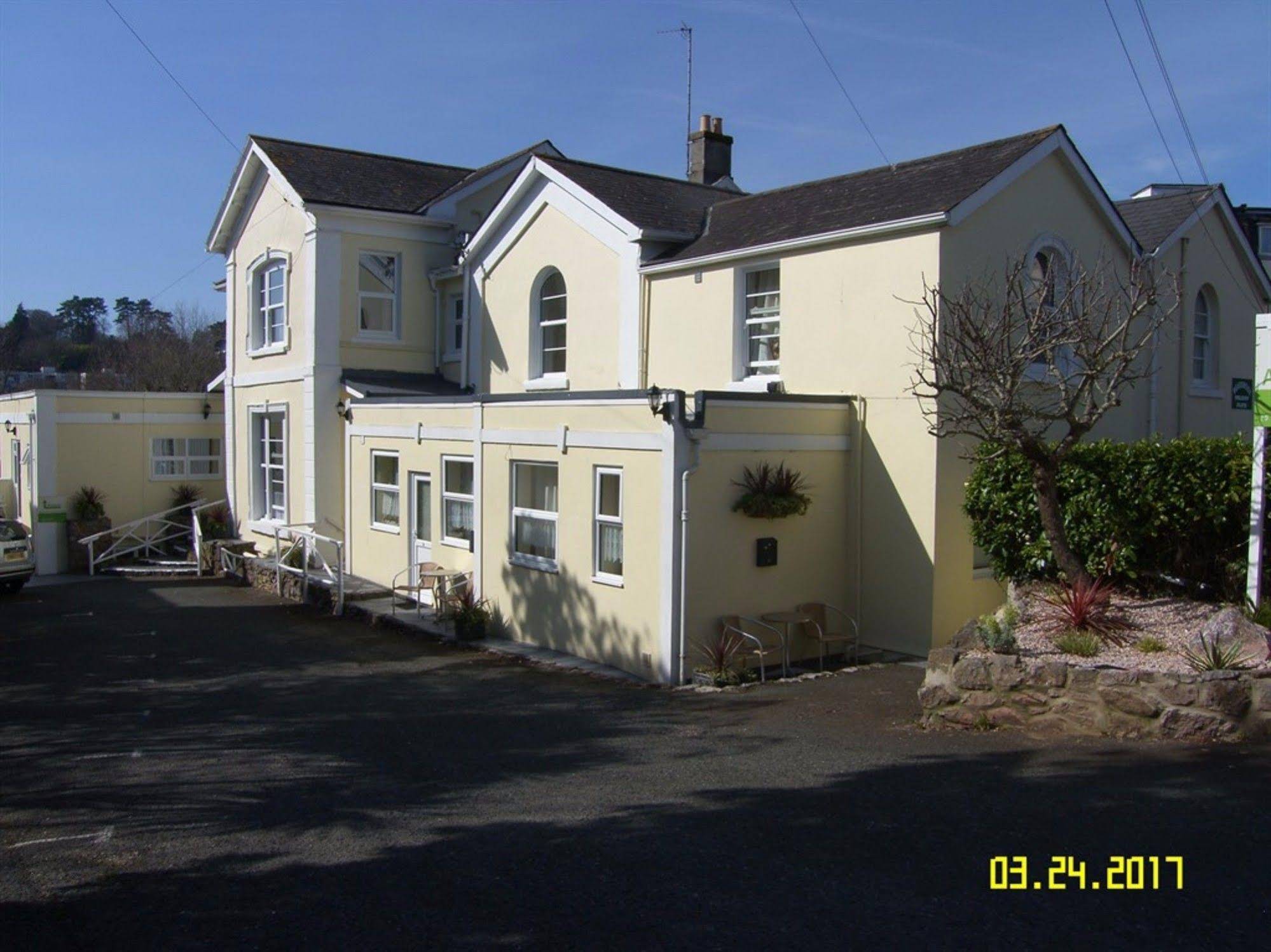 Appletorre House Holiday Flats