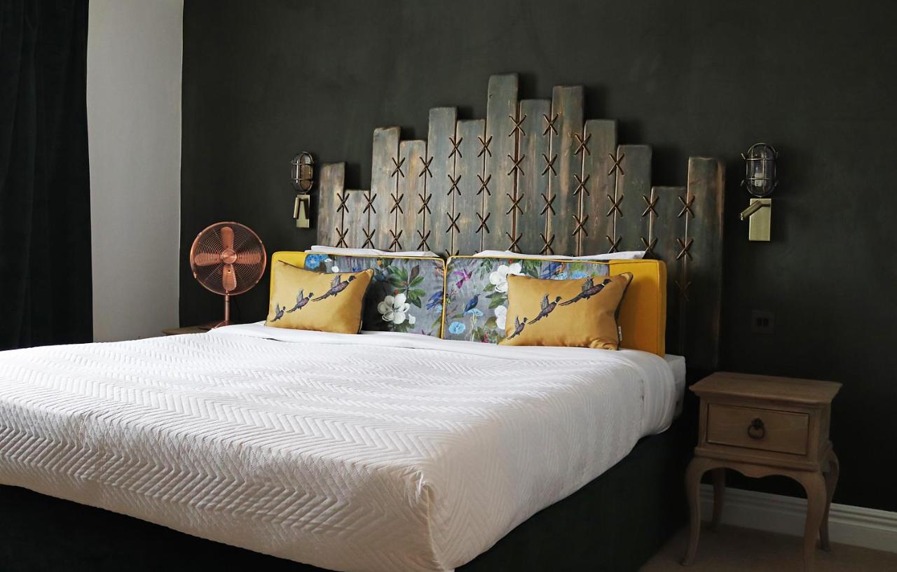 Shillingford Bridge Hotel