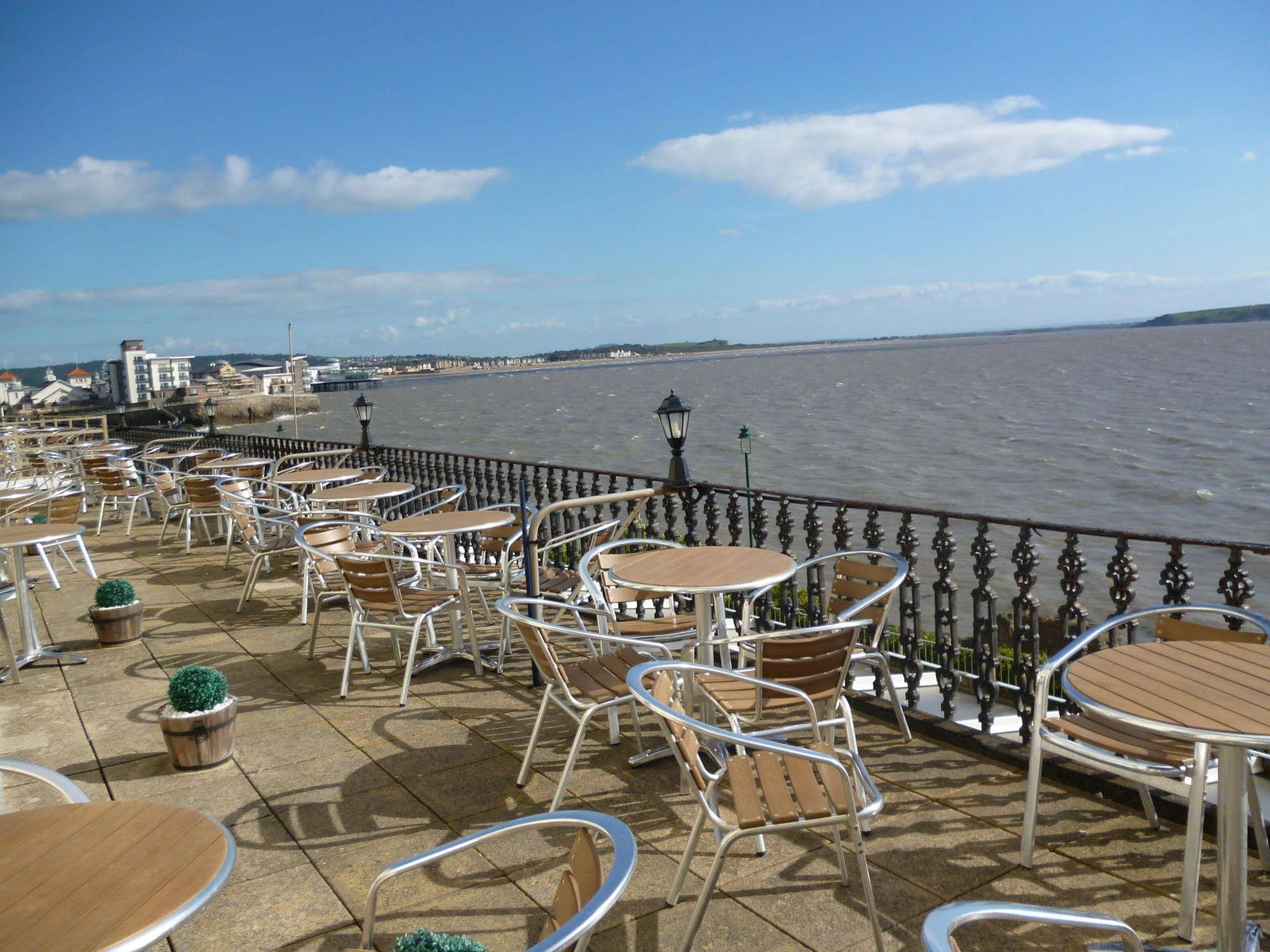 Daunceys Hotel