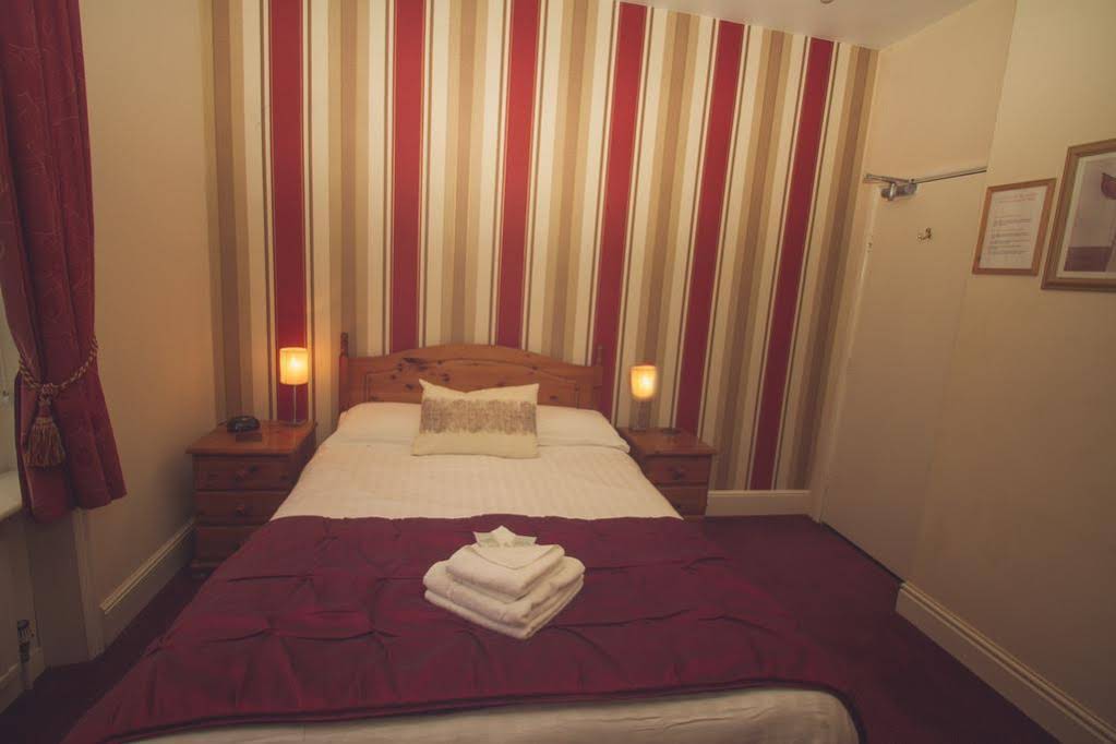 Marina Court Hotel