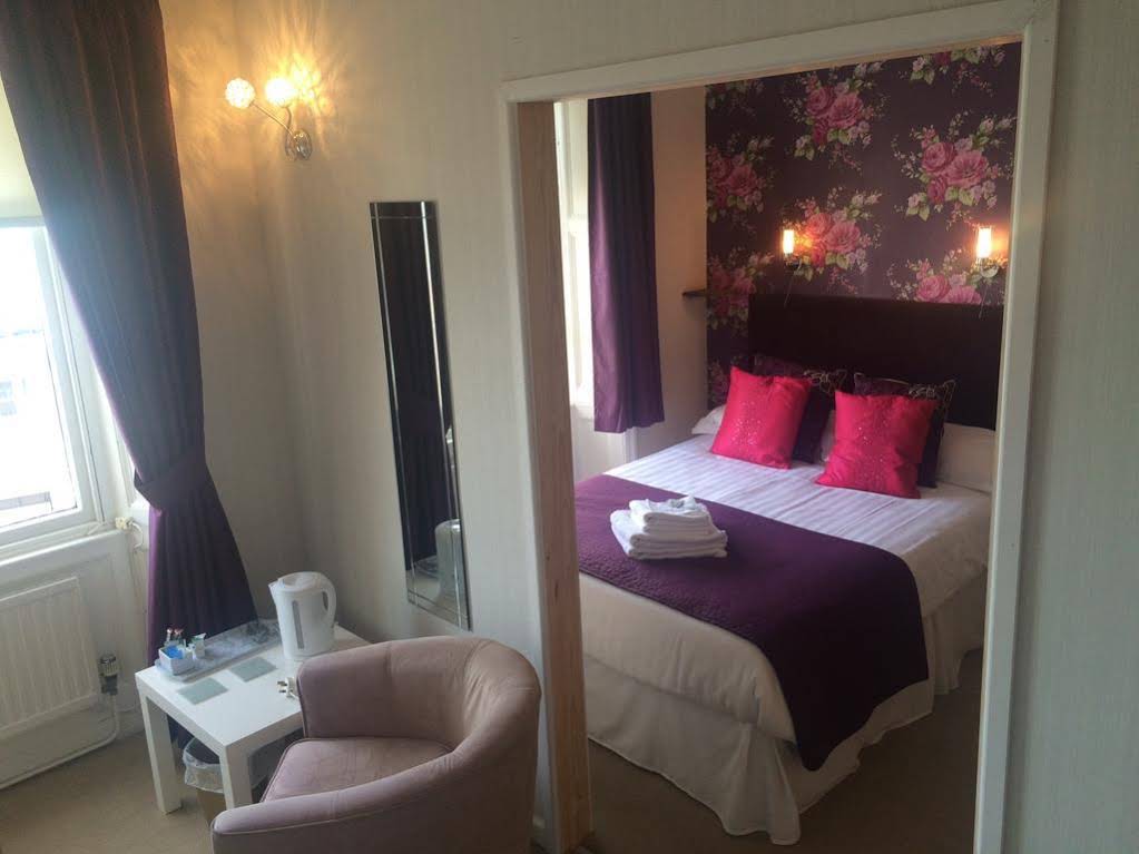 Marina Court Hotel