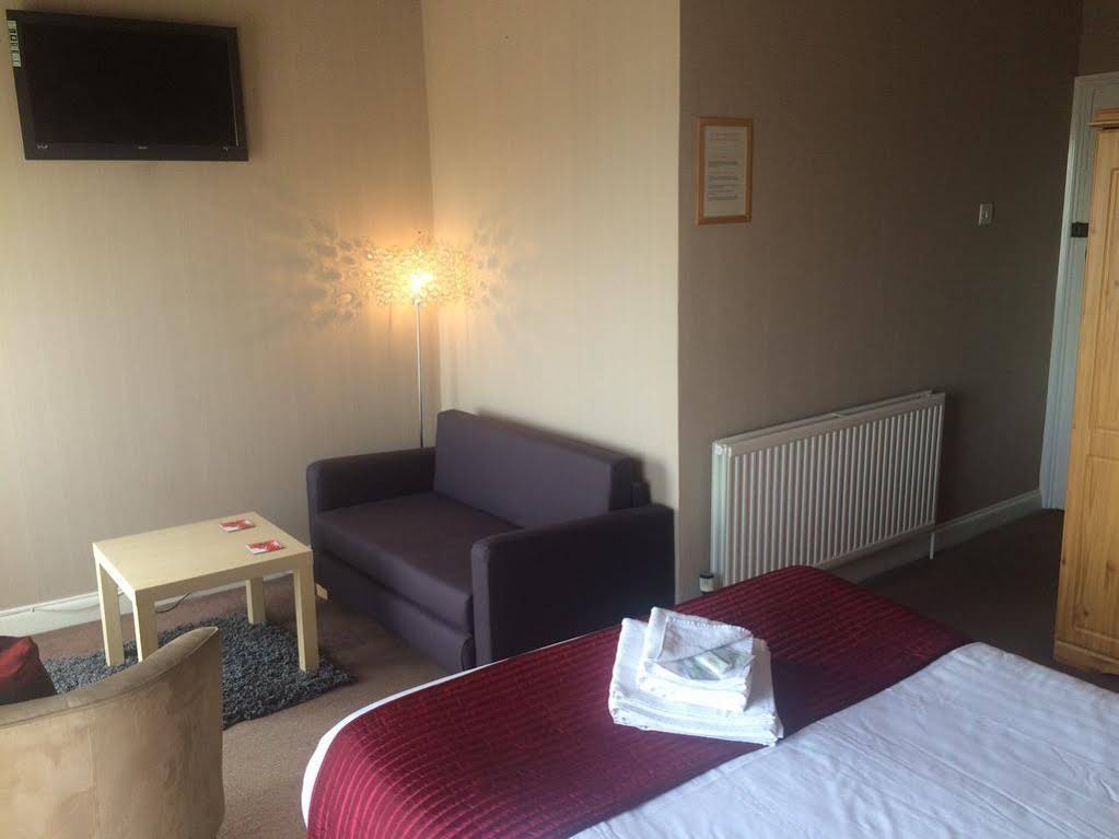 Marina Court Hotel