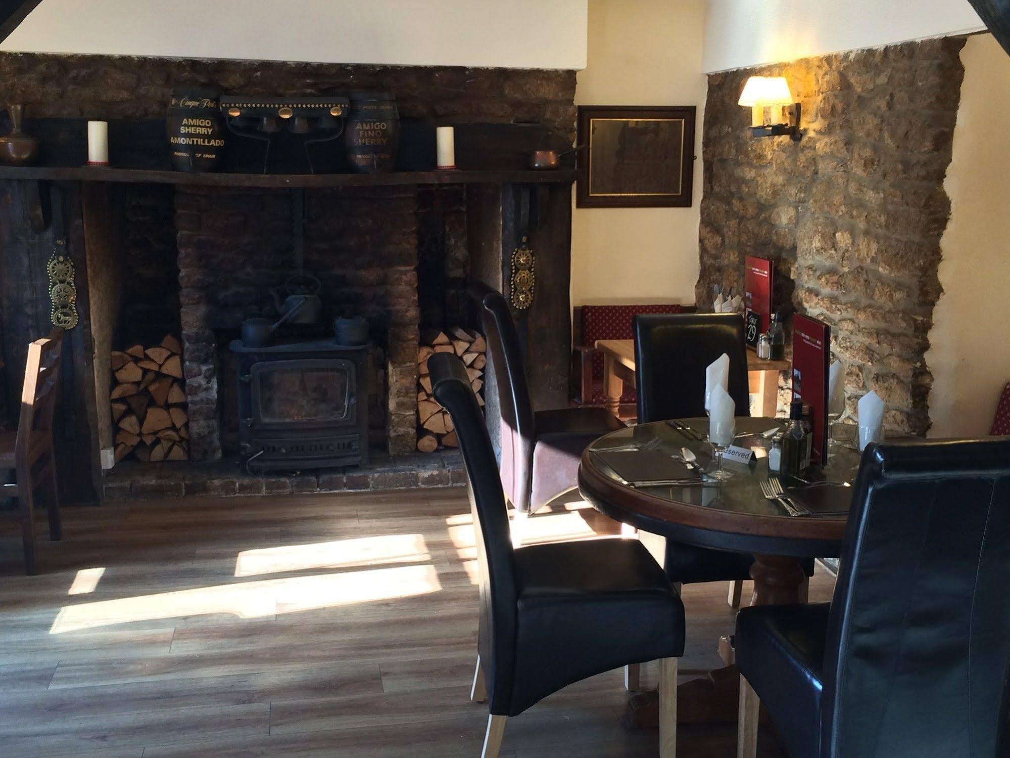Hunters Lodge Inn