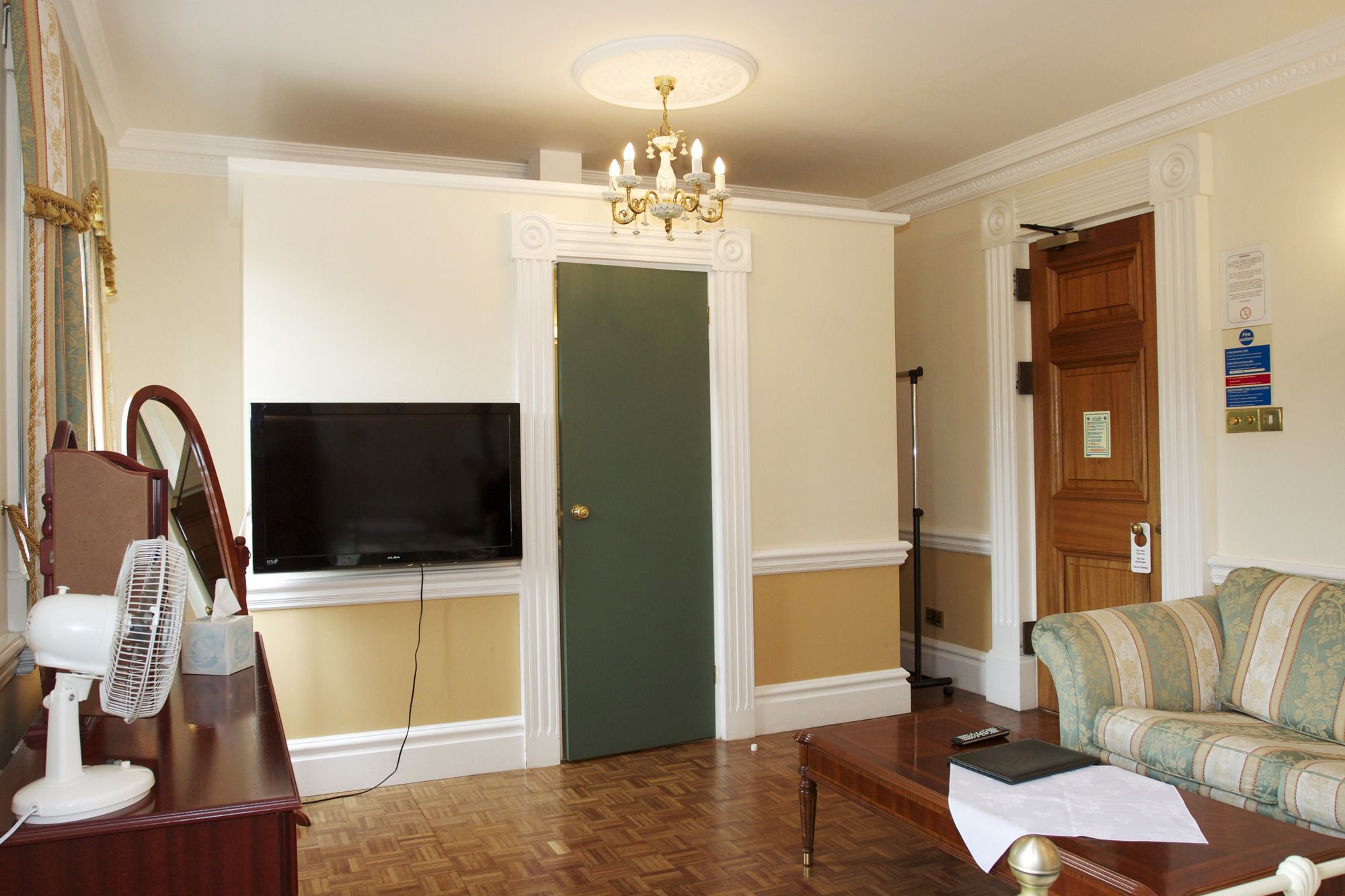 Elme Halll Hotel