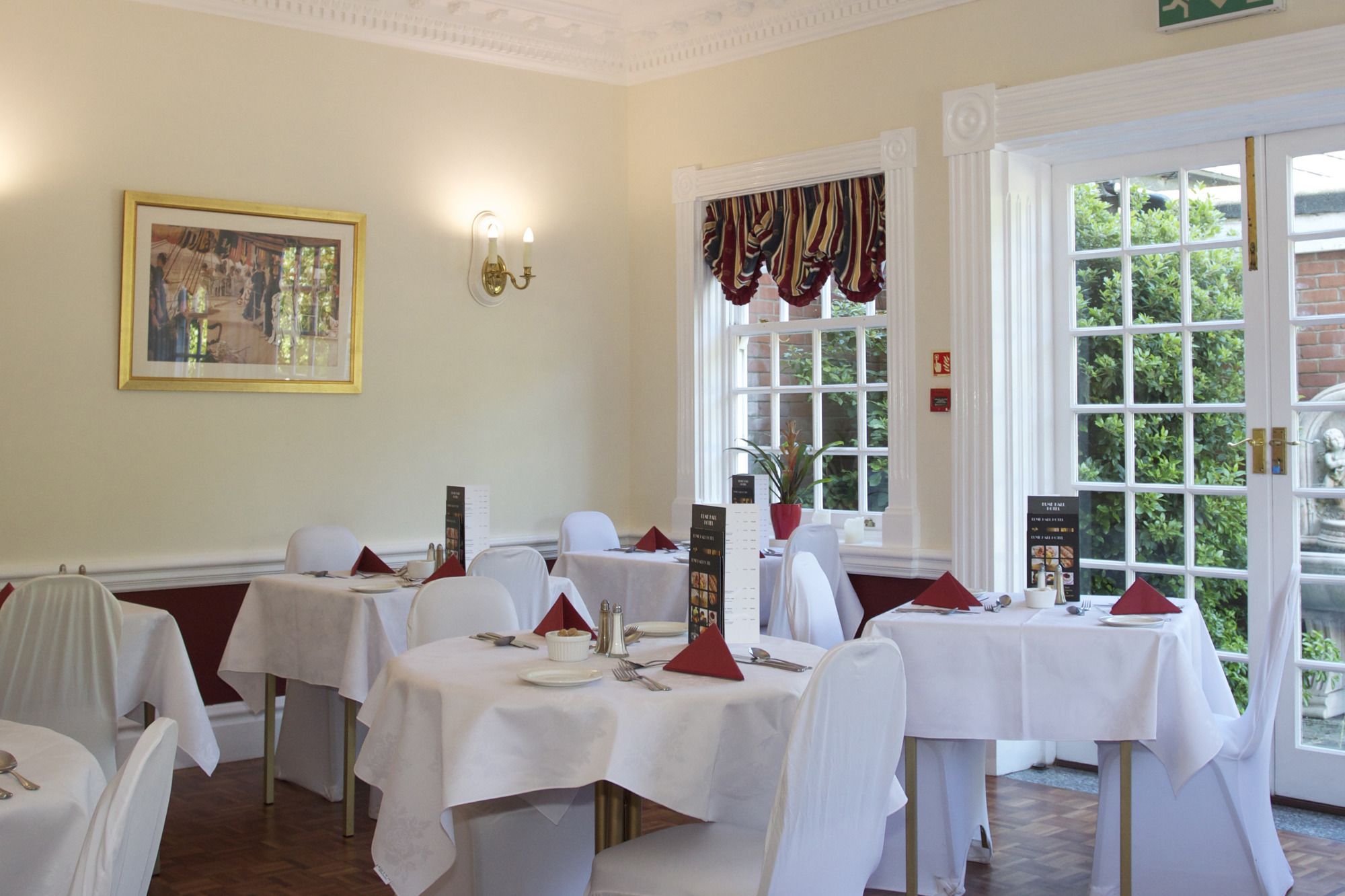 Elme Halll Hotel