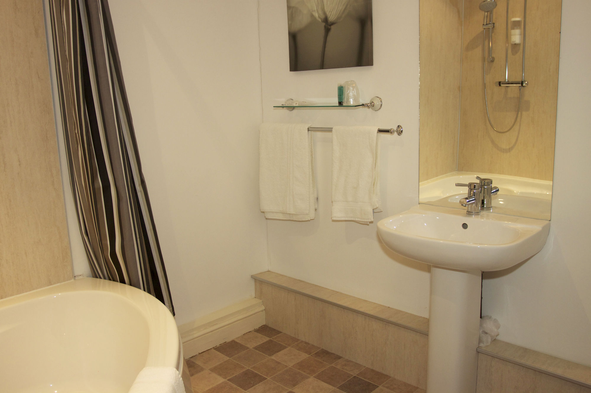 Elme Halll Hotel