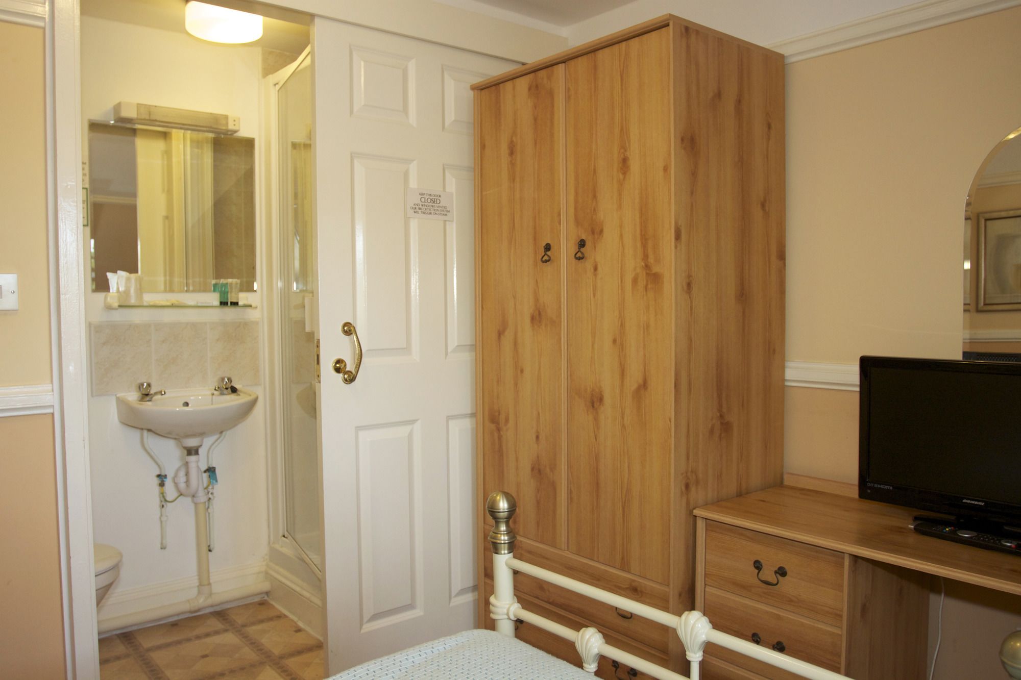 Elme Halll Hotel