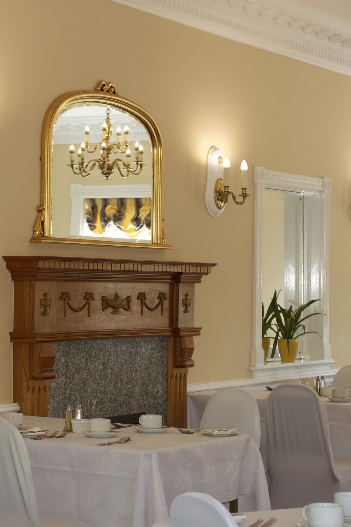 Elme Halll Hotel