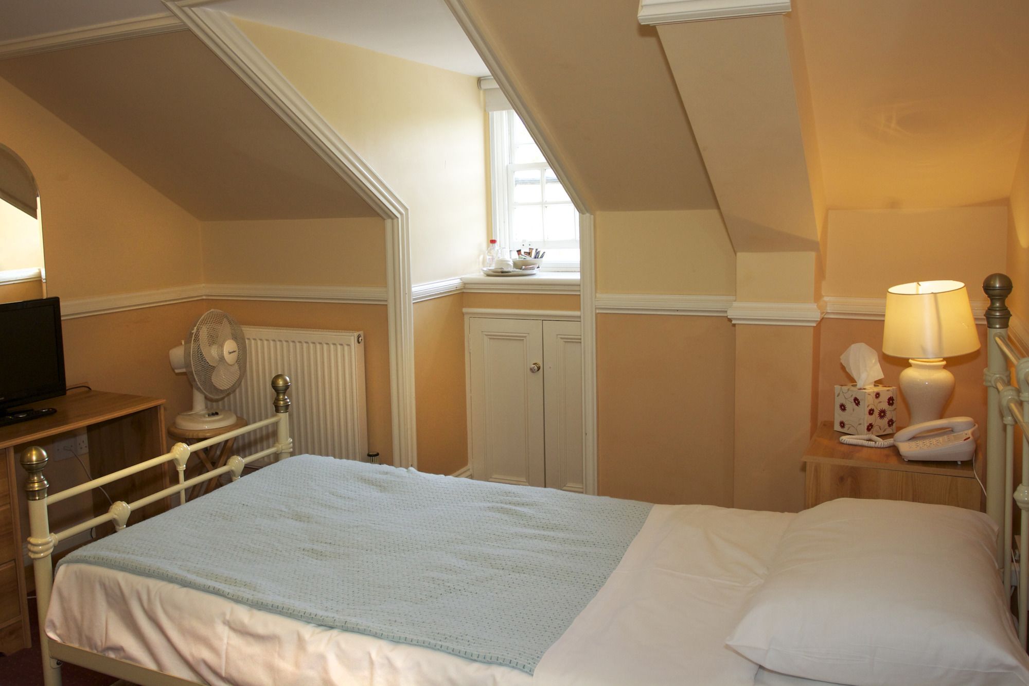Elme Halll Hotel