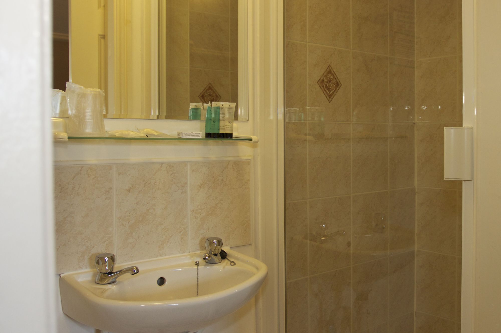 Elme Halll Hotel