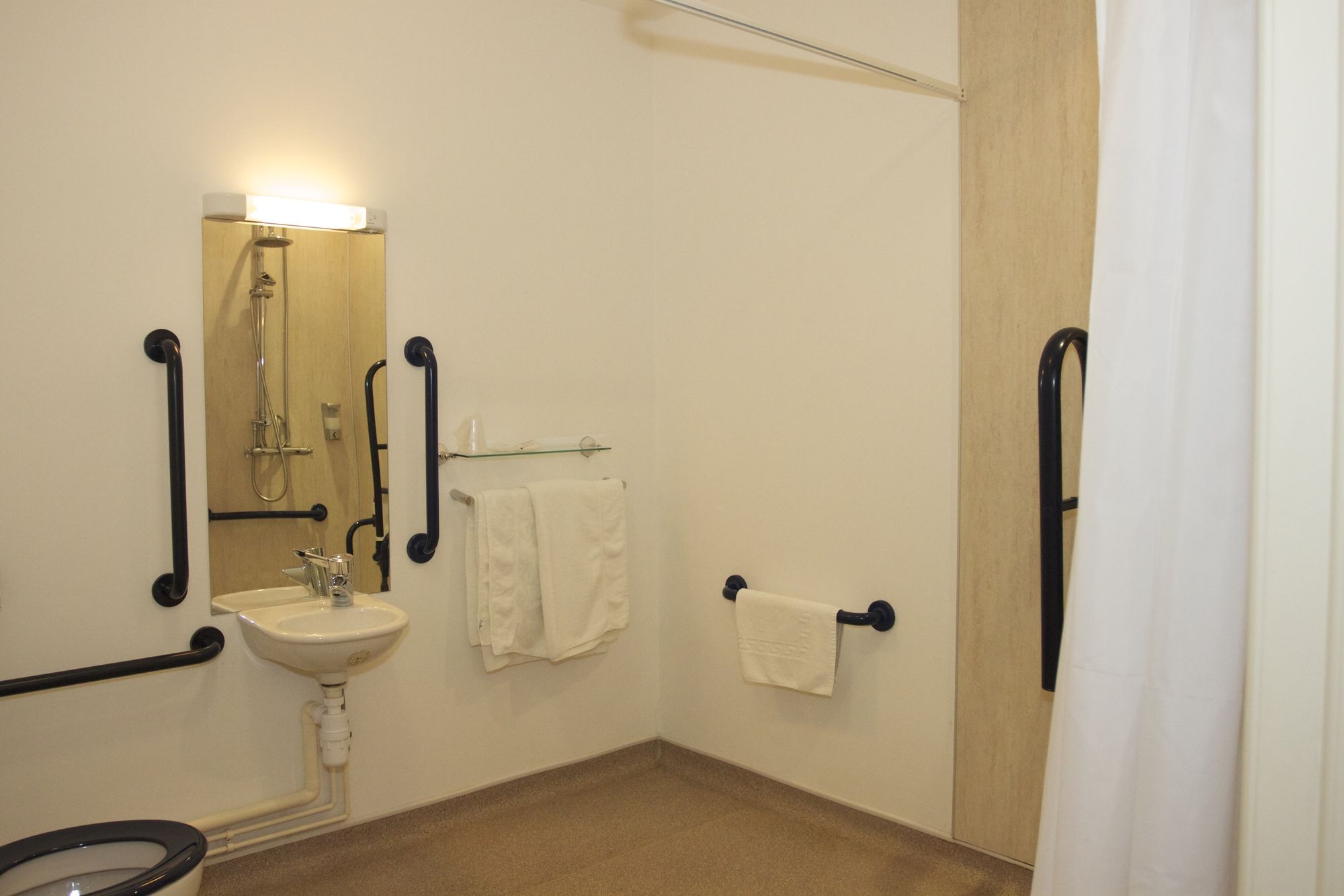 Elme Halll Hotel